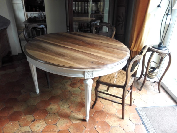 Table ronde rustique vintage après relooking par customdeco